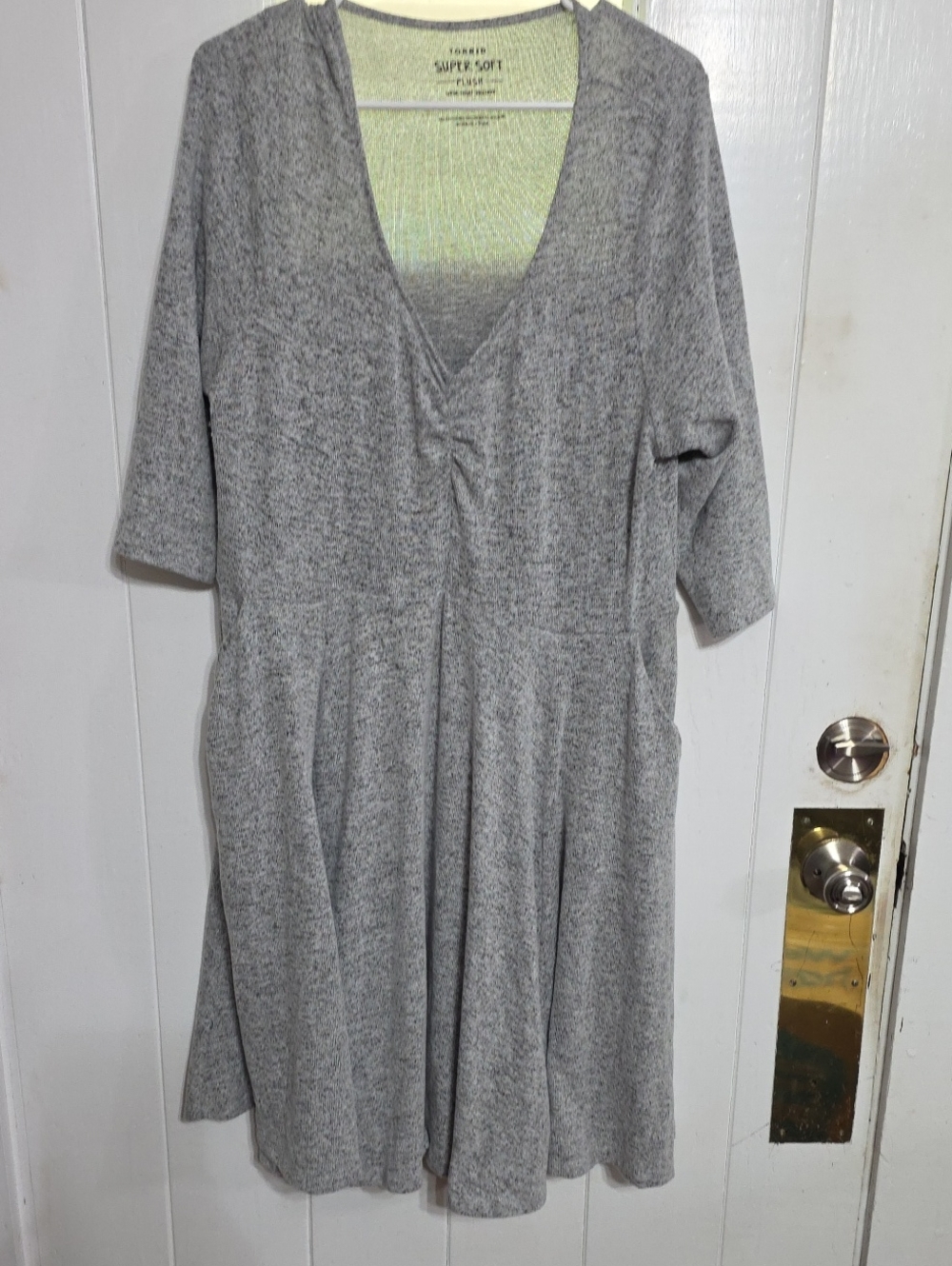 Torrid Women's Heather Gray Ruched V-Neck Sweater Knit Dress Pockets Sz 2X EUC - Picture 2 of 11